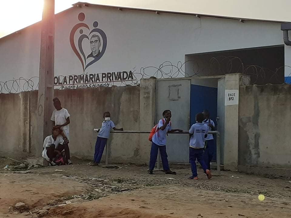 Escola Primaria No Bairro Mulundo – Município Cacuaco Luanda